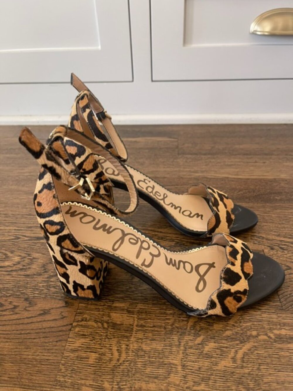 Sam Edelman Odila Leopard Calf Hair Scalloped Ankle Strap Block Heels 8.5 EUC - Picture 3 of 4
